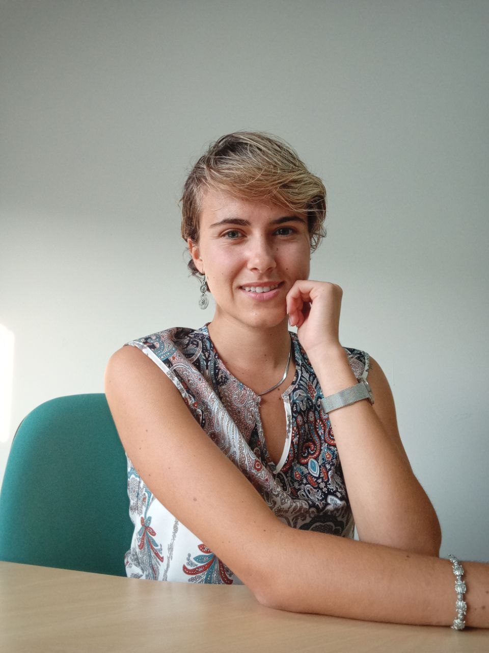 Retrato profesional de la psicóloga Lorena Iglesias